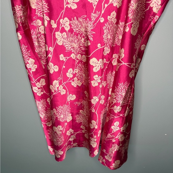 Victoria’s Secret 2000’s Hot Pink Satin Floral Lace Lined Open Split Mini Slip - Picture 8 of 10